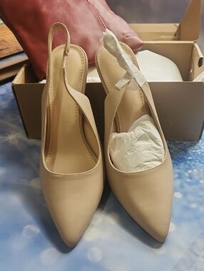 Women's Nude Pointed-Toe Slingback Heels